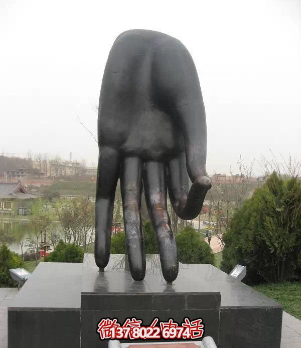 山區觀(guān)光景觀(guān)手倒立青銅雕塑 山區觀(guān)光景觀(guān)手倒立青銅雕塑