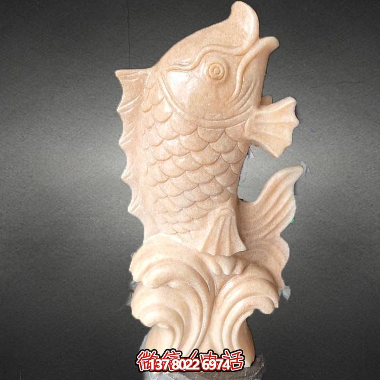 集大理石石雕、水景擺件、鯉魚(yú)雕塑于一體的精美藝術(shù)品
