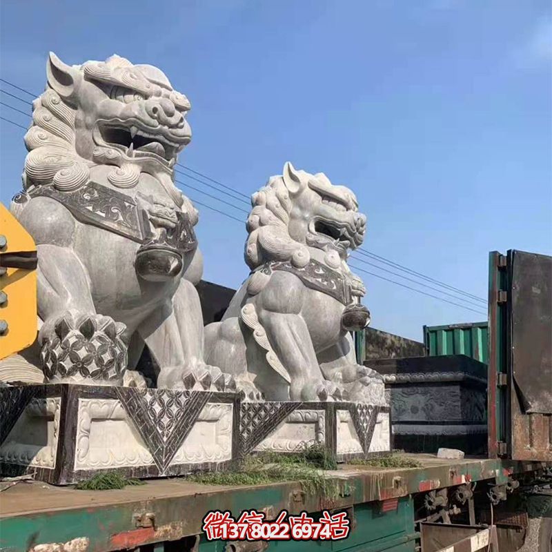 青石制大型仿真獅子雕塑，為鎮宅增添獨特魅力
