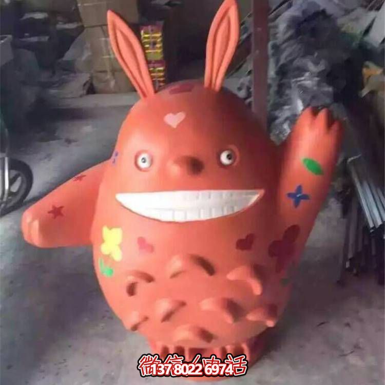 玻璃鋼游樂(lè )園裝飾擺件——可愛(ài)的龍貓雕塑