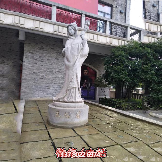 傳承歷史的美，贊美女王的神奇雕像