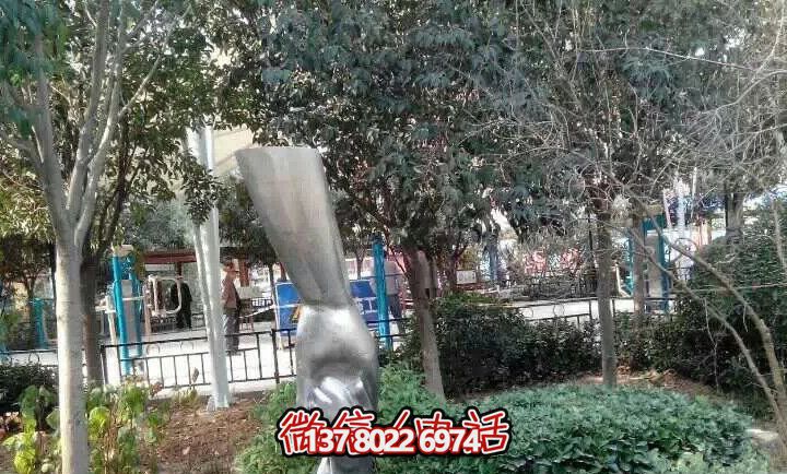 不銹鋼兒童雕塑——讓孩子們在學(xué)校里拉大手，拋光小手