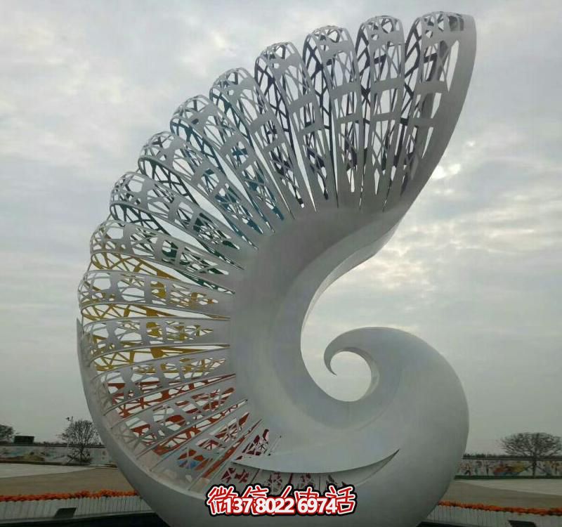 不銹鋼鳳凰雕塑，抽象而鏤空