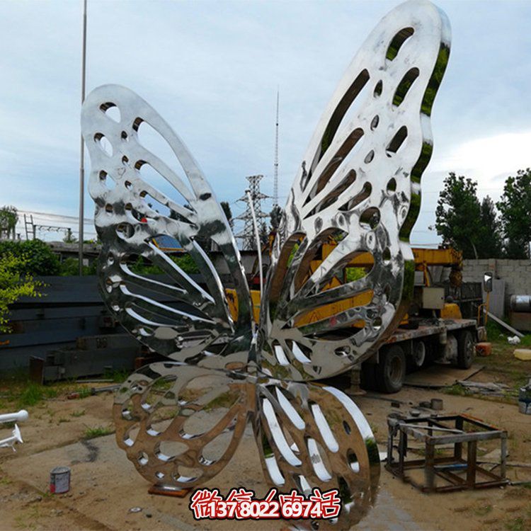 大型不銹鋼鏡面鏤空蝴蝶景觀(guān)雕塑