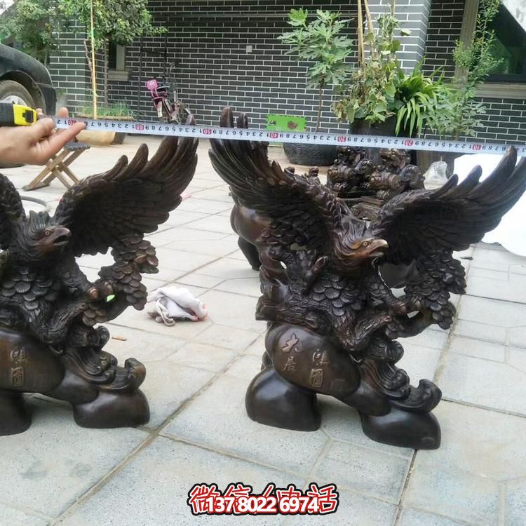 玻璃鋼老鷹雕塑，個(gè)性擺放商場(chǎng)裝飾