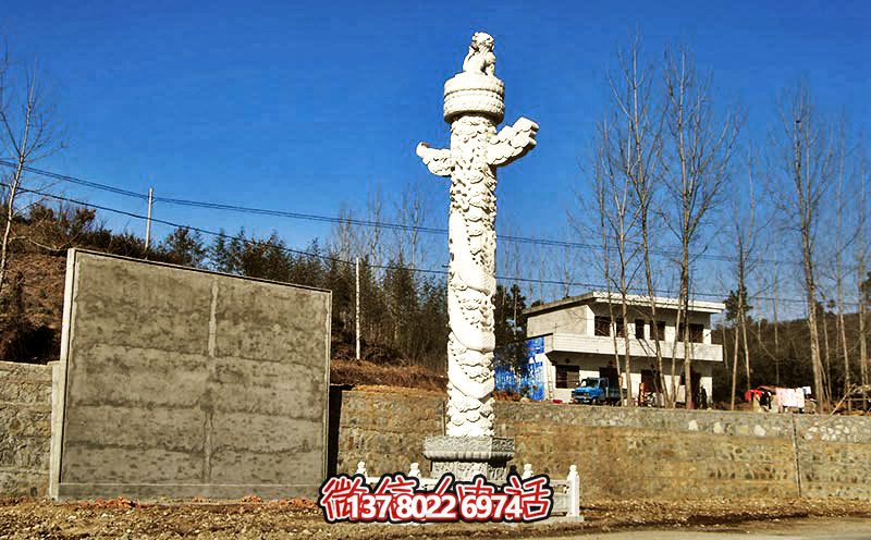 漢白玉華表雕塑，點(diǎn)綴農村廣場(chǎng)
