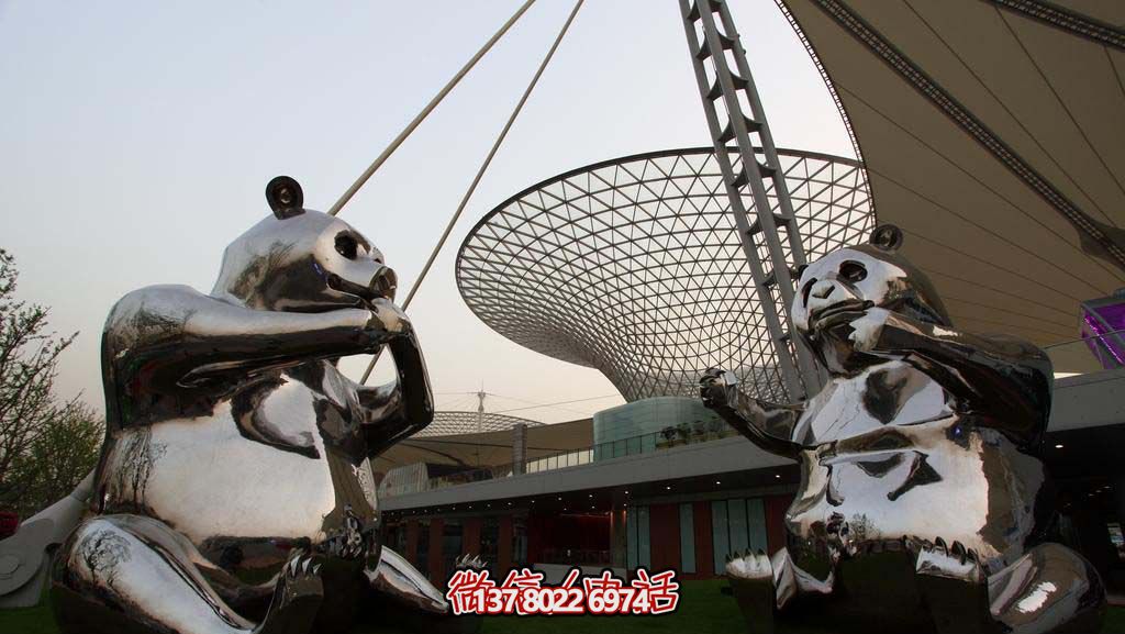 不銹鋼卡通熊貓雕塑，為動(dòng)物園擺放鏡面裝飾