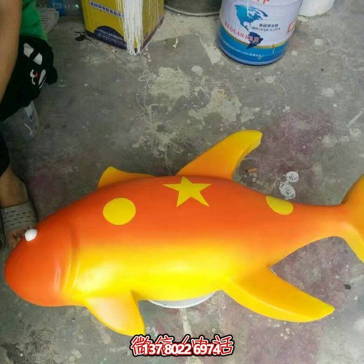 玻璃鋼創(chuàng  )意卡通小魚(yú)擺件——藝術(shù)之美令人驚嘆