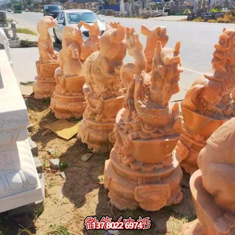 紅晚霞景區，十二生肖雕塑之旅