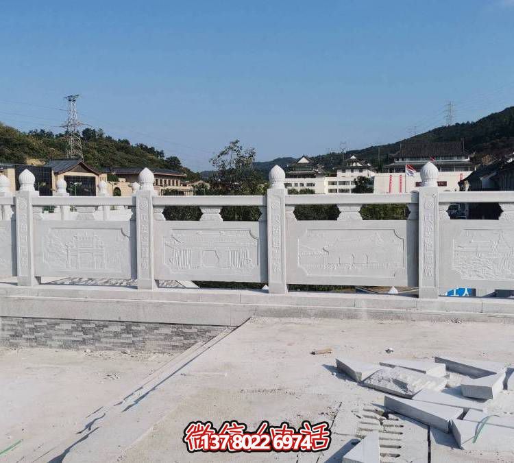 精美大理石雕塑，飾以圍欄的戶(hù)外河道裝飾