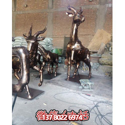 大型梅花鹿銅雕雕塑，裝點(diǎn)別墅小區