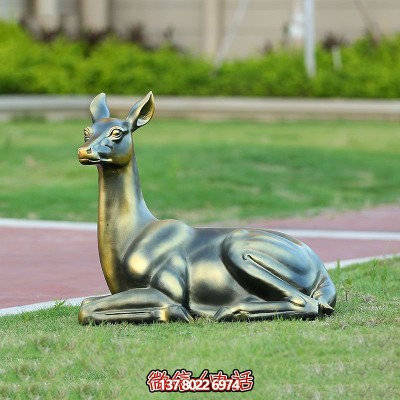 不銹鋼仿銅睡鹿雕塑，點(diǎn)綴戶(hù)外廣場(chǎng)草坪
