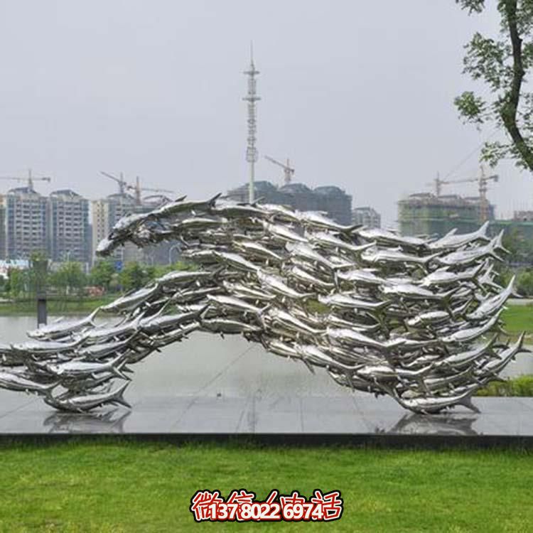品位非凡的不銹鋼戶(hù)外雕塑鏡面魚(yú)群景觀(guān)