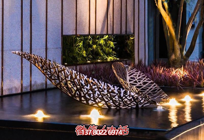 不銹鋼樹(shù)葉鏤空雕塑，給戶(hù)外和酒店環(huán)境帶來(lái)優(yōu)雅氣息