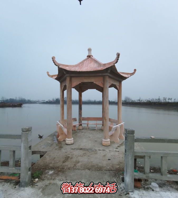 河邊大理石涼亭雕塑，欣賞晚霞紅