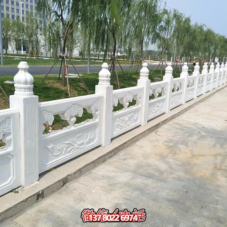 經(jīng)典石雕精美欄桿，增添校園美麗