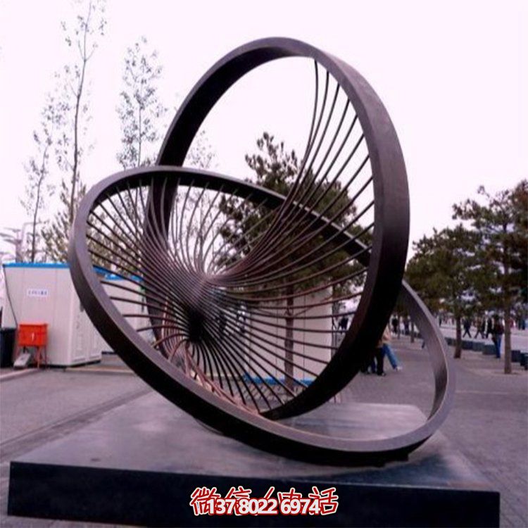街道創(chuàng  )意不銹鋼圓形鏤空雕塑