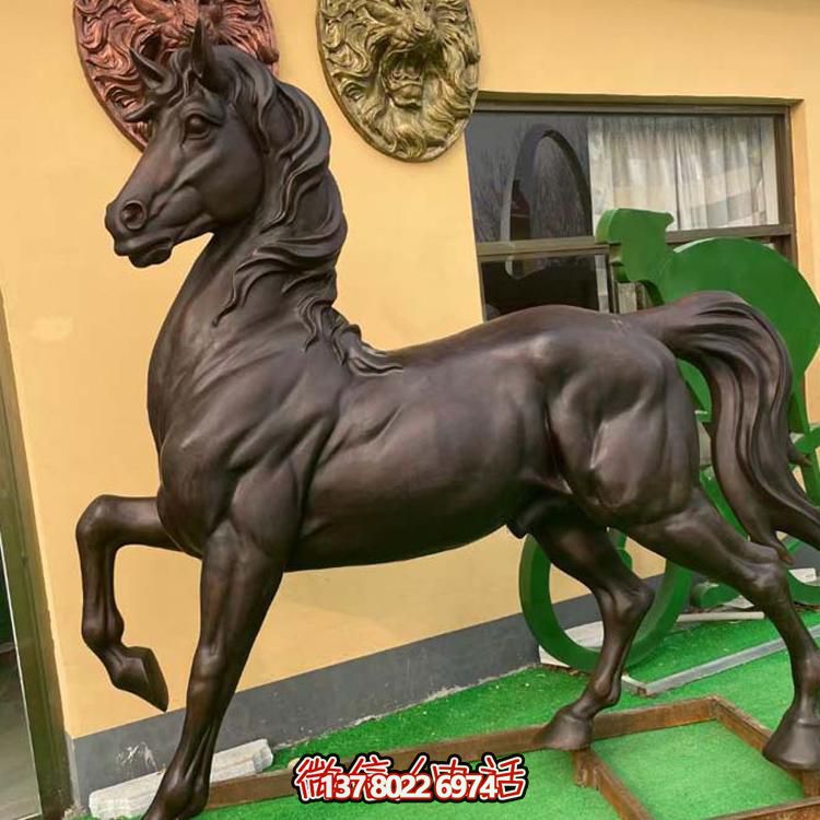玻璃鋼仿銅馬雕塑為景區廣場(chǎng)戶(hù)外擺放而生