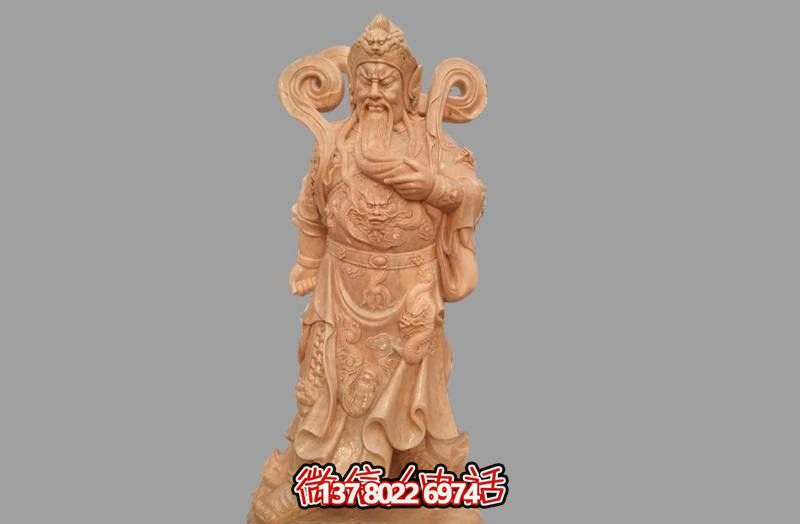 紅日晚霞下的關(guān)公雕塑，溫馨庭院里的佛像供奉