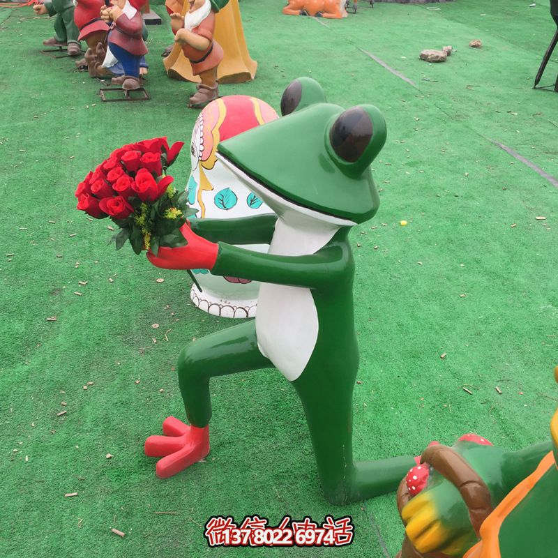 玻璃鋼雕塑，玫瑰青蛙拿玻璃公園裝飾