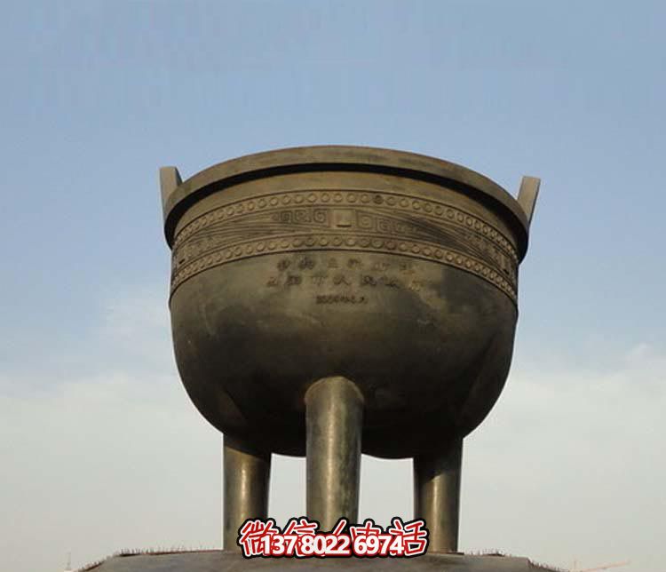大型青銅圓形香爐，裝飾廣場(chǎng)景區