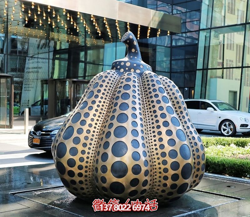 不銹鋼創(chuàng  )意黑點(diǎn)南瓜雕塑--一款獨特的廣場(chǎng)裝飾品