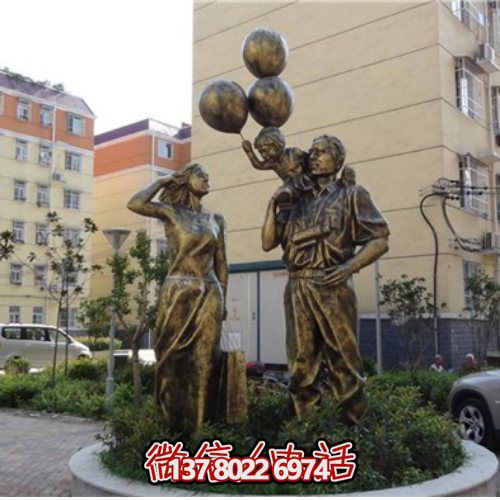 玻璃鋼仿銅人物雕塑，讓您的小區環(huán)境更加完美！
