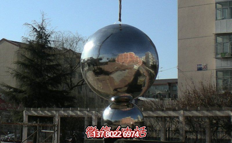 不銹鋼球體雕塑，鏡面反光，室外裝點(diǎn)美化