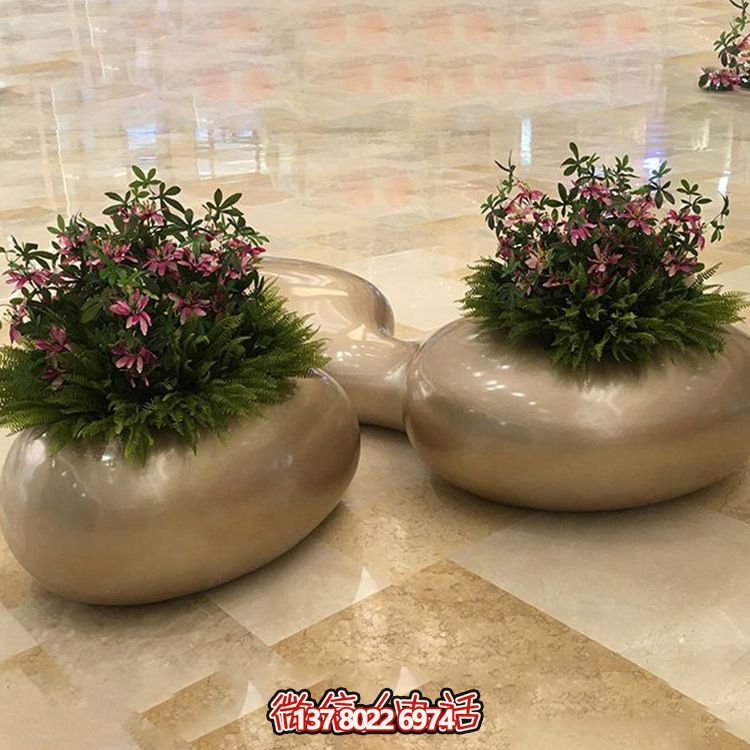 不銹鋼鏡面噴金室內創(chuàng  )意花盆雕塑