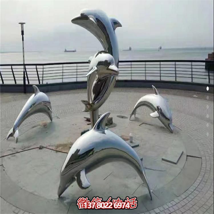 不銹鋼海豚雕塑，讓海邊的廣場(chǎng)更加美觀(guān)