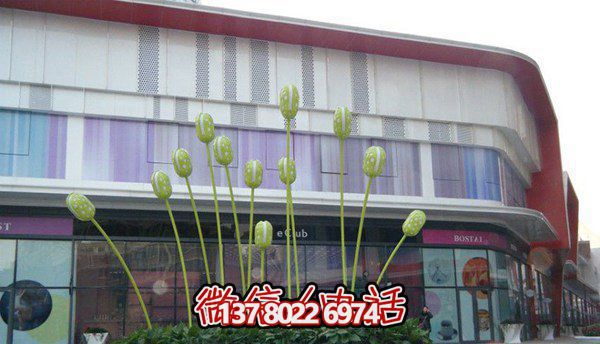 別墅小區入口處的創(chuàng  )意不銹鋼雕塑花朵裝飾