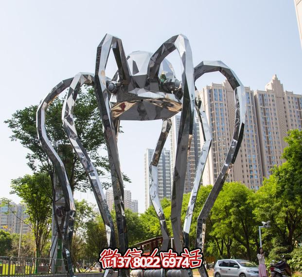 不銹鋼長(cháng)腿螃蟹雕塑，為公園增添創(chuàng  )意裝飾
