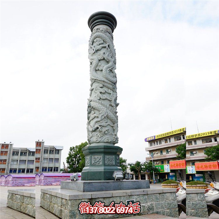 大理石浮雕龍柱，點(diǎn)綴校園廣場(chǎng)
