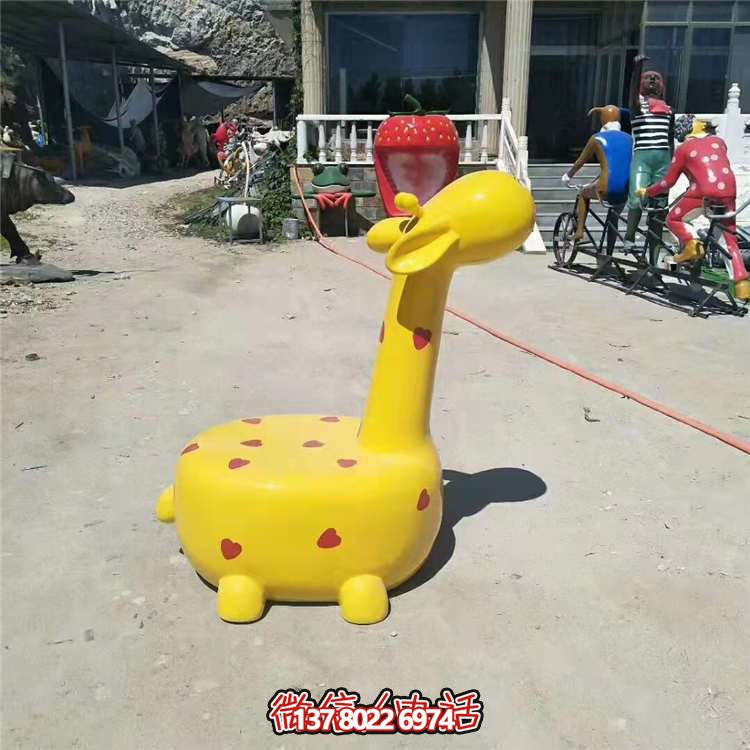 玻璃鋼長(cháng)頸鹿擺件，安全可靠、適用于多種場(chǎng)景