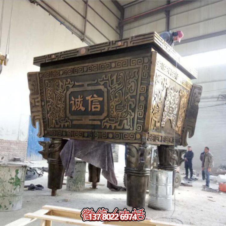 鑄銅大型長(cháng)方形擺件——完美點(diǎn)綴廣場(chǎng)