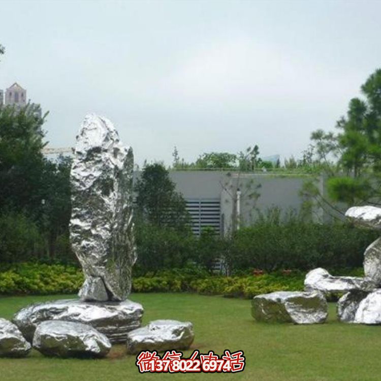 不銹鋼雕塑景觀(guān)頭，讓您的戶(hù)外草坪更加美觀(guān)