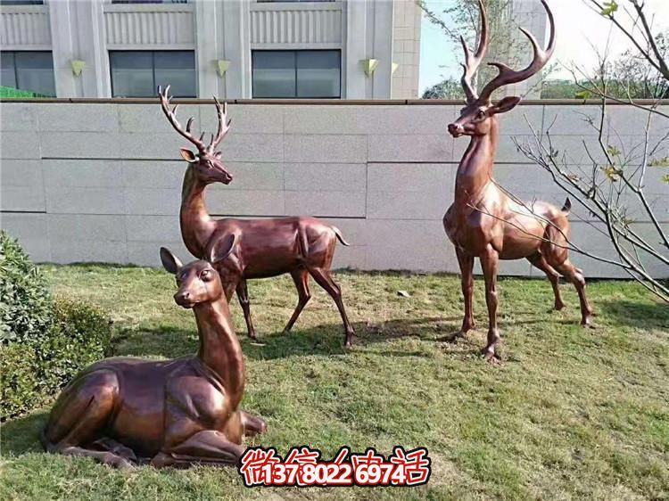 仿銅雕梅花鹿玻璃鋼戶(hù)外公園雕塑