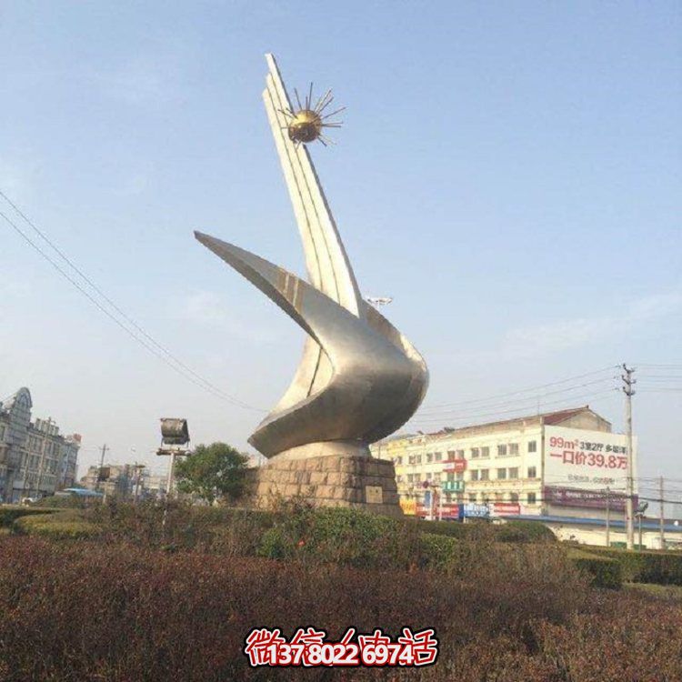 大型不銹鋼鏡面擺件，點(diǎn)綴美麗園林景觀(guān)