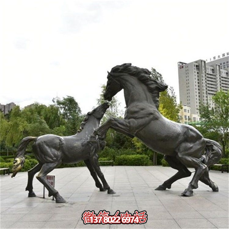 大型仿真動(dòng)物駿馬不銹鋼雕塑，點(diǎn)綴城市廣場(chǎng)園林