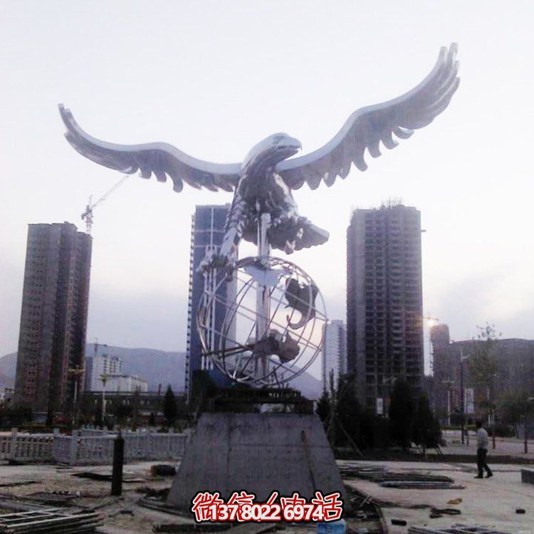 不銹鋼老鷹雕塑，點(diǎn)綴戶(hù)外園林景觀(guān)