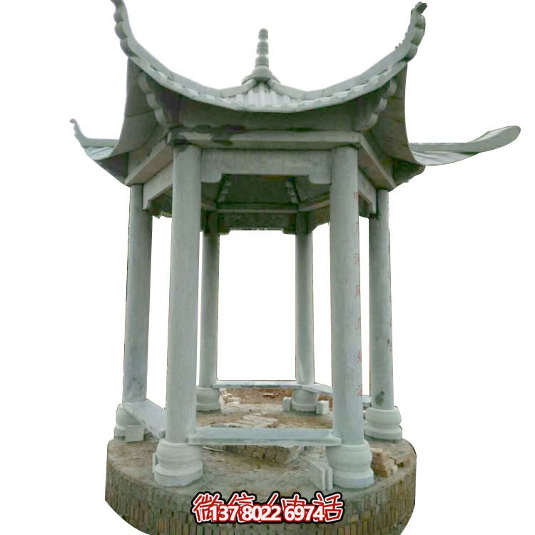 山頂簡(jiǎn)易涼亭，讓您輕松觀(guān)賞美景