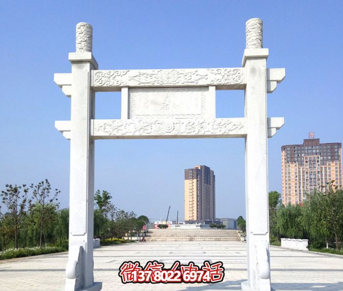 簡(jiǎn)易大理石牌樓，為公園廣場(chǎng)擺放單門(mén)