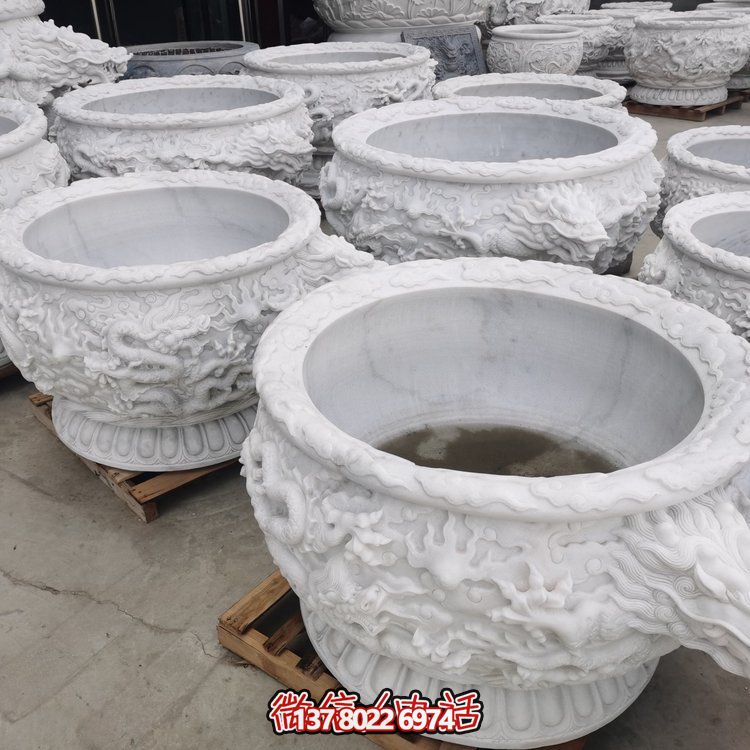 綠色庭院古典雕刻藝術(shù)與青石魚(yú)缸花缸相結合