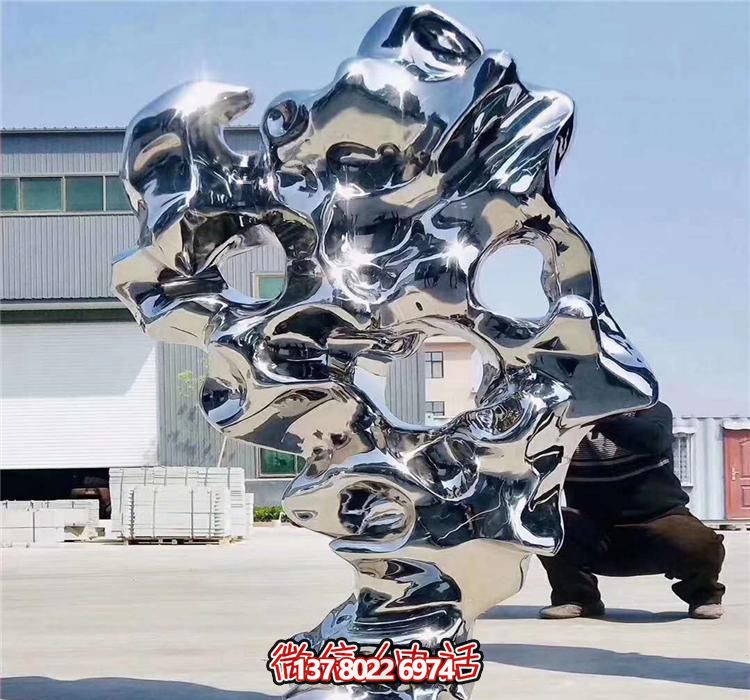 “創(chuàng  )意不銹鋼太湖石雕塑給您的公園和景區增添一份精彩”