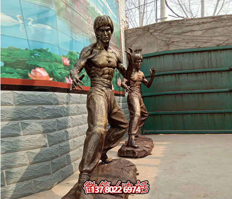 “李小龍雕塑從電影院到廣場(chǎng)，功夫明星永存”
