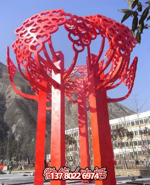 室內不銹鋼心形雕塑，點(diǎn)綴別墅景區美景