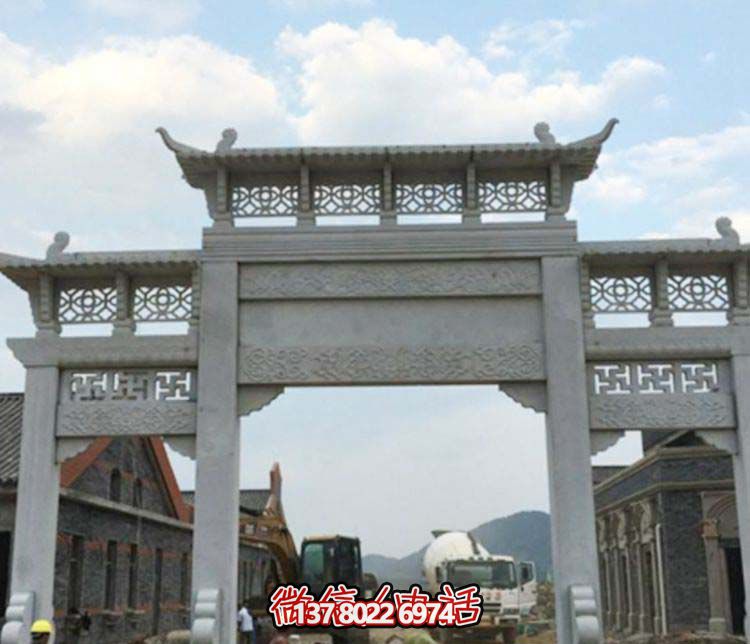 古鎮新中式鏤空三門(mén)大理石牌坊石雕 古鎮新中式鏤空三門(mén)大理石牌坊石雕