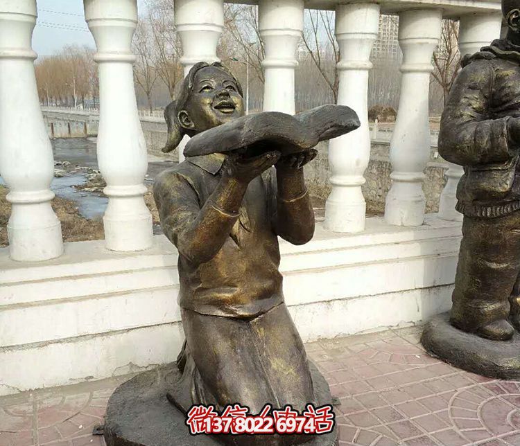 公園創(chuàng )意不銹鋼仿銅跪著(zhù)的女孩看書(shū)雕塑 公園創(chuàng )意不銹鋼仿銅跪著(zhù)的女孩看書(shū)雕塑