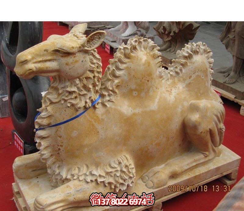 街道邊擺放的黃色的玻璃鋼創(chuàng )意駱駝雕塑 街道邊擺放的黃色的玻璃鋼創(chuàng )意駱駝雕塑