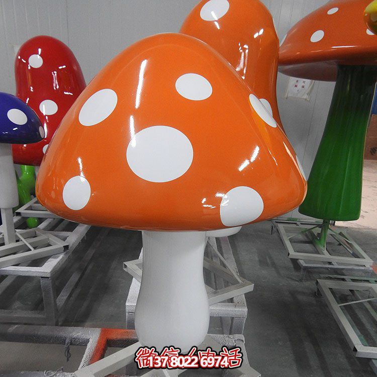 游樂(lè )園戶(hù)外擺放蘑菇造型卡通玻璃鋼動(dòng)物雕塑